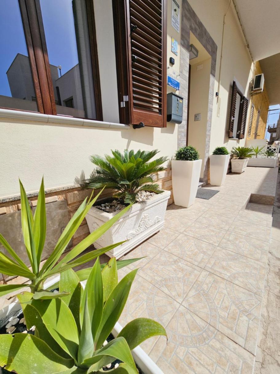 Perla Del Sud - Guest House LMP Buitenkant foto